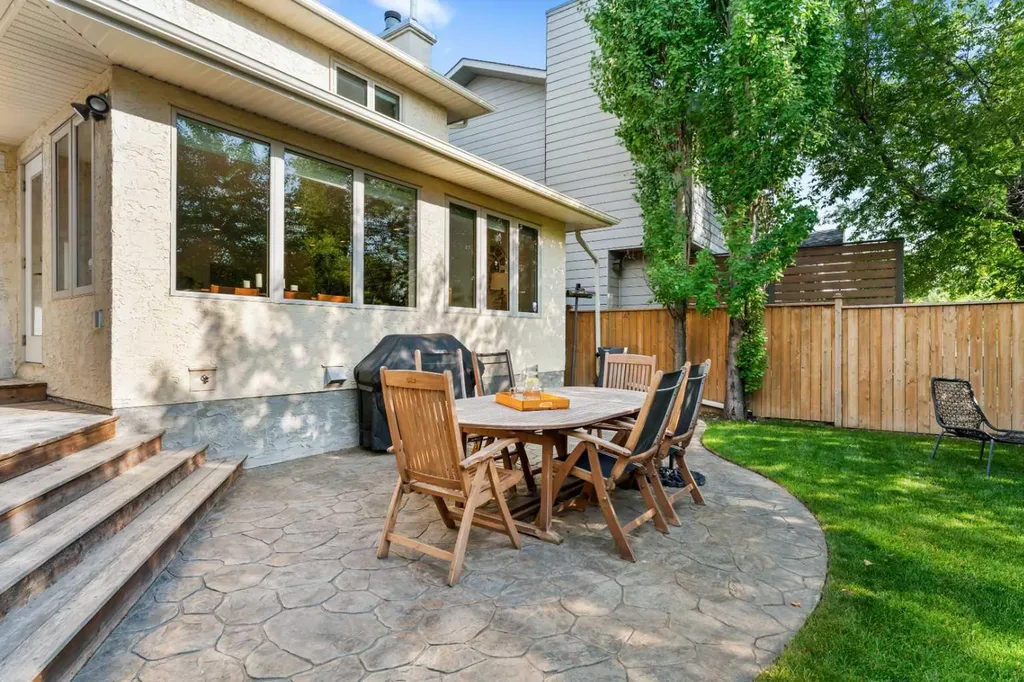 116 Sun Harbour Way SE Calgary AB T2X 3C2