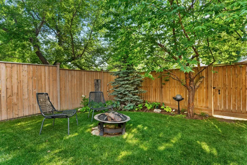 116 Sun Harbour Way SE Calgary AB T2X 3C2