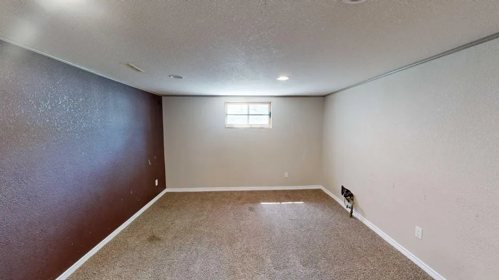 1129 20 Street S Lethbridge AB T1K 2E1