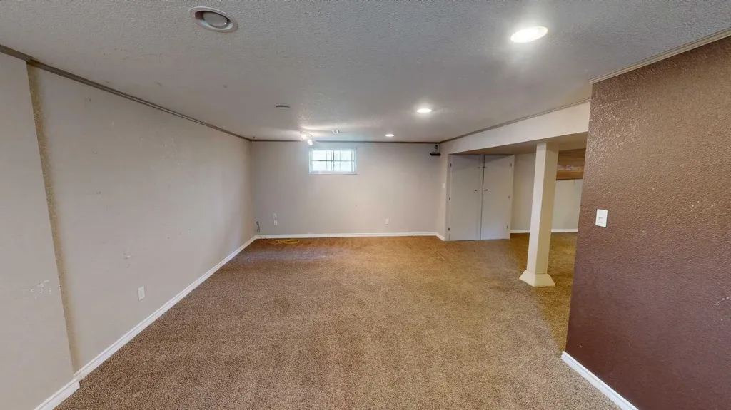 1129 20 Street S Lethbridge AB T1K 2E1