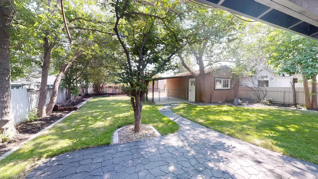1129 20 Street S Lethbridge AB T1K 2E1