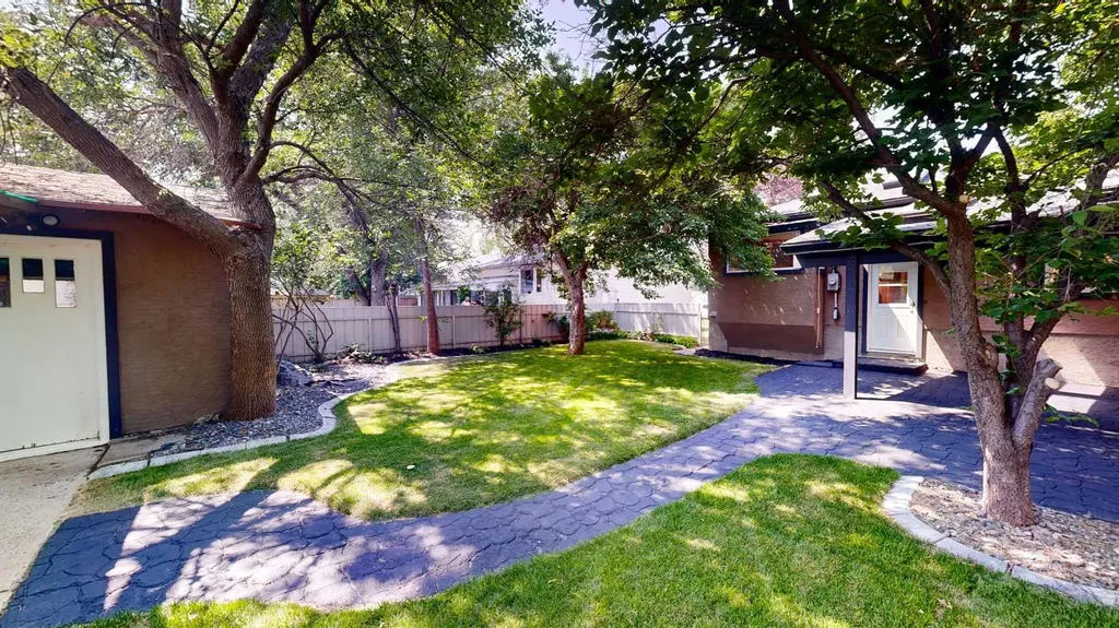 1129 20 Street S Lethbridge AB T1K 2E1