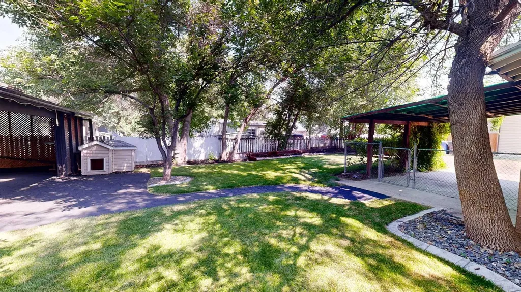 1129 20 Street S Lethbridge AB T1K 2E1