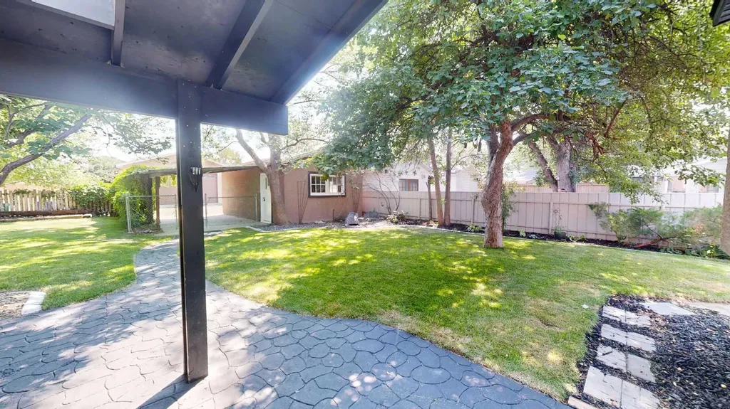1129 20 Street S Lethbridge AB T1K 2E1