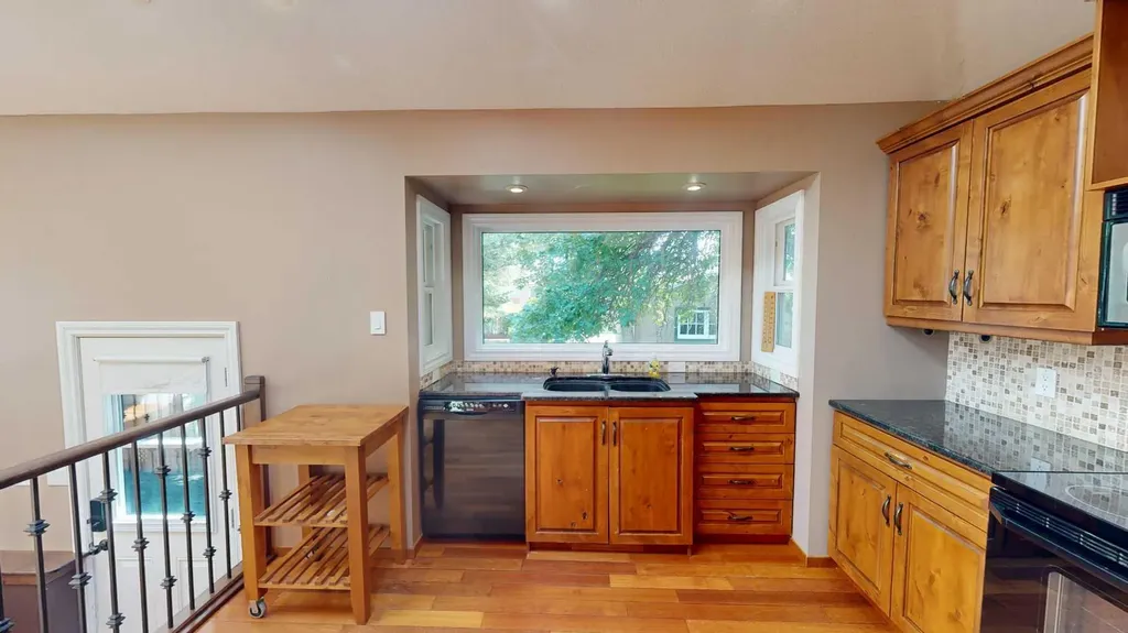 1129 20 Street S Lethbridge AB T1K 2E1