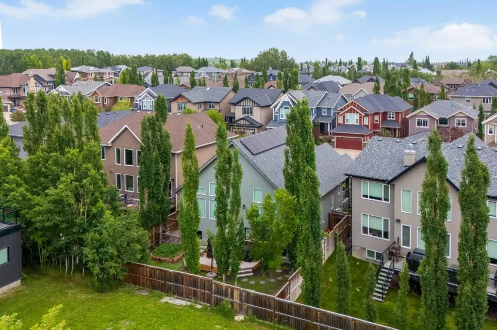 21 Rockford Road NW Calgary AB T3G 0c9