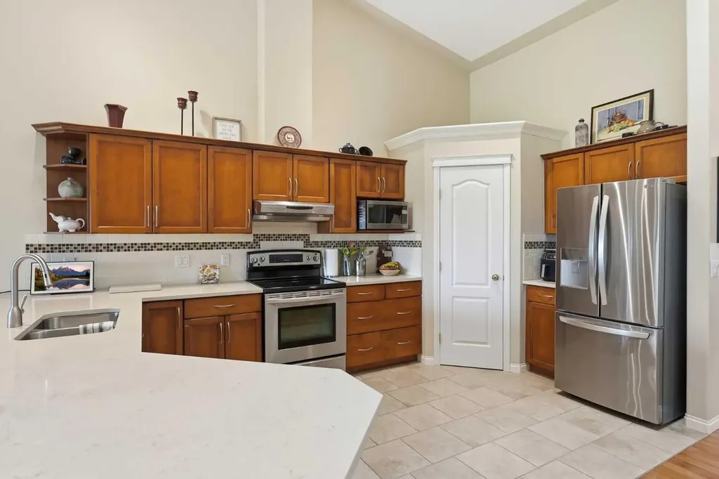 120 Sierra Morena Landing SW Calgary AB T3H 4K4