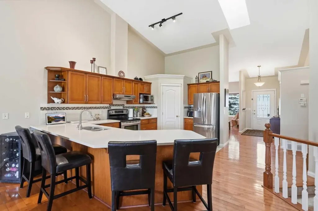120 Sierra Morena Landing SW Calgary AB T3H 4K4