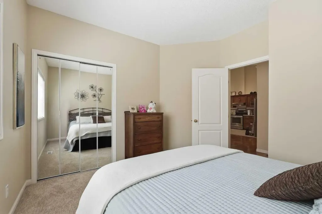 120 Sierra Morena Landing SW Calgary AB T3H 4K4