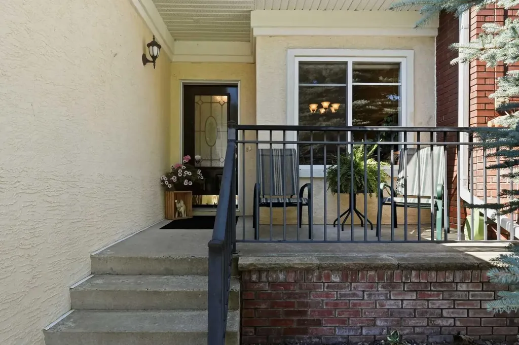 120 Sierra Morena Landing SW Calgary AB T3H 4K4