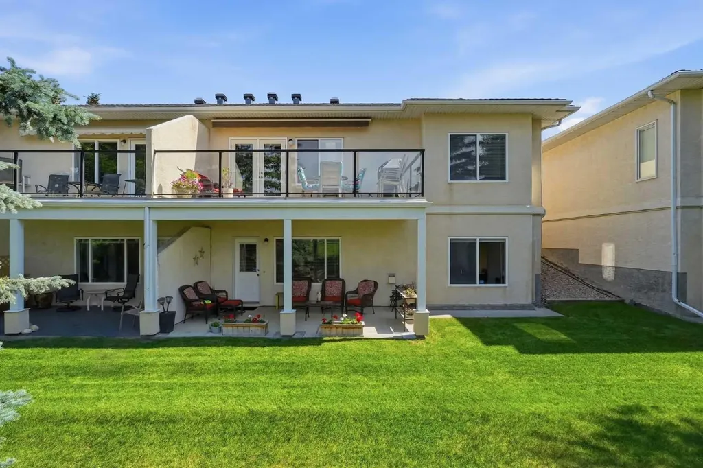 120 Sierra Morena Landing SW Calgary AB T3H 4K4