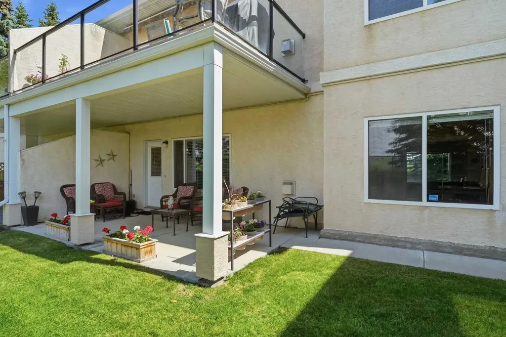 120 Sierra Morena Landing SW Calgary AB T3H 4K4