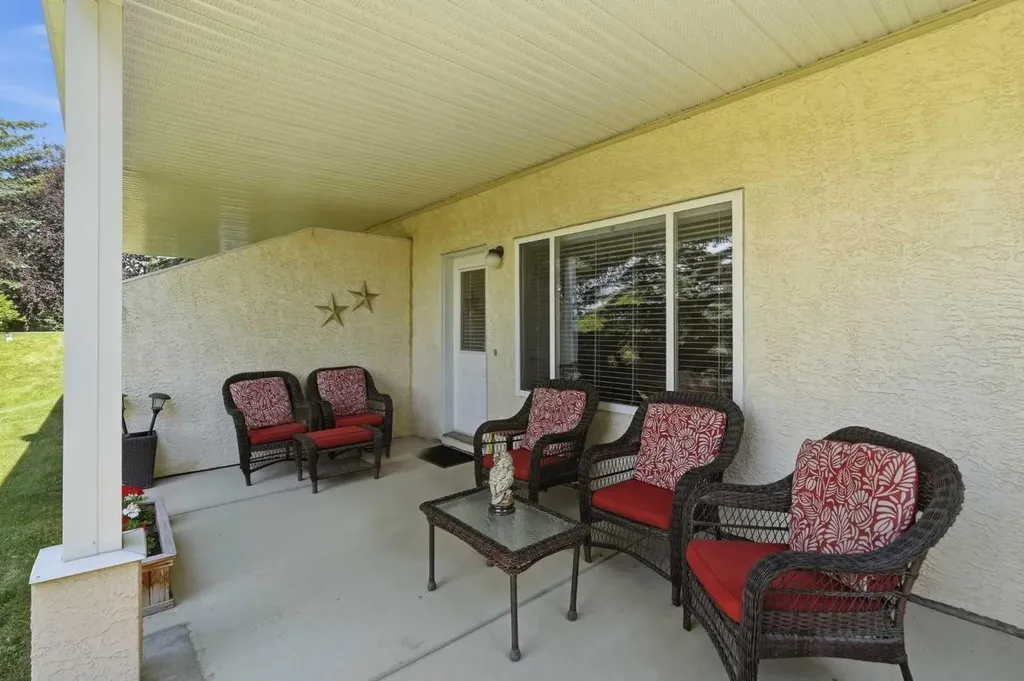 120 Sierra Morena Landing SW Calgary AB T3H 4K4