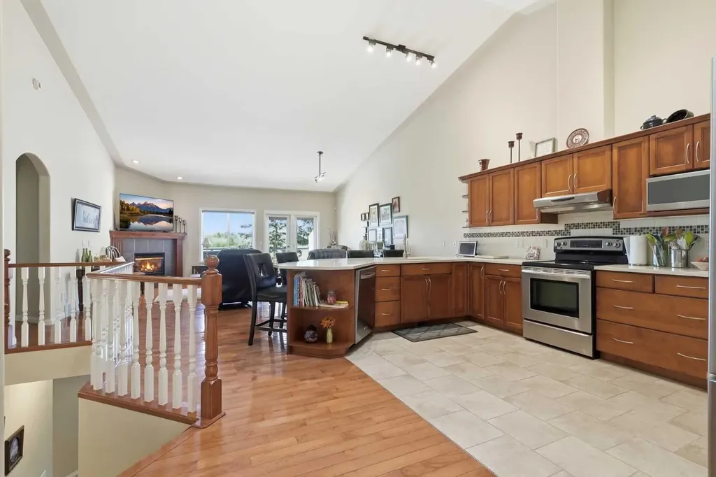 120 Sierra Morena Landing SW Calgary AB T3H 4K4