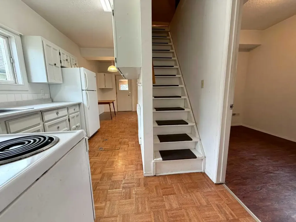 1236 1 Avenue Wainwright AB T9W 1G9