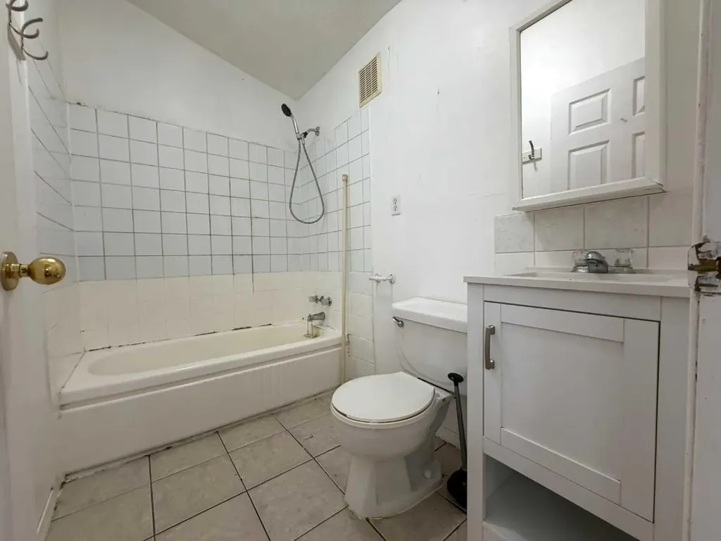 1236 1 Avenue Wainwright AB T9W 1G9