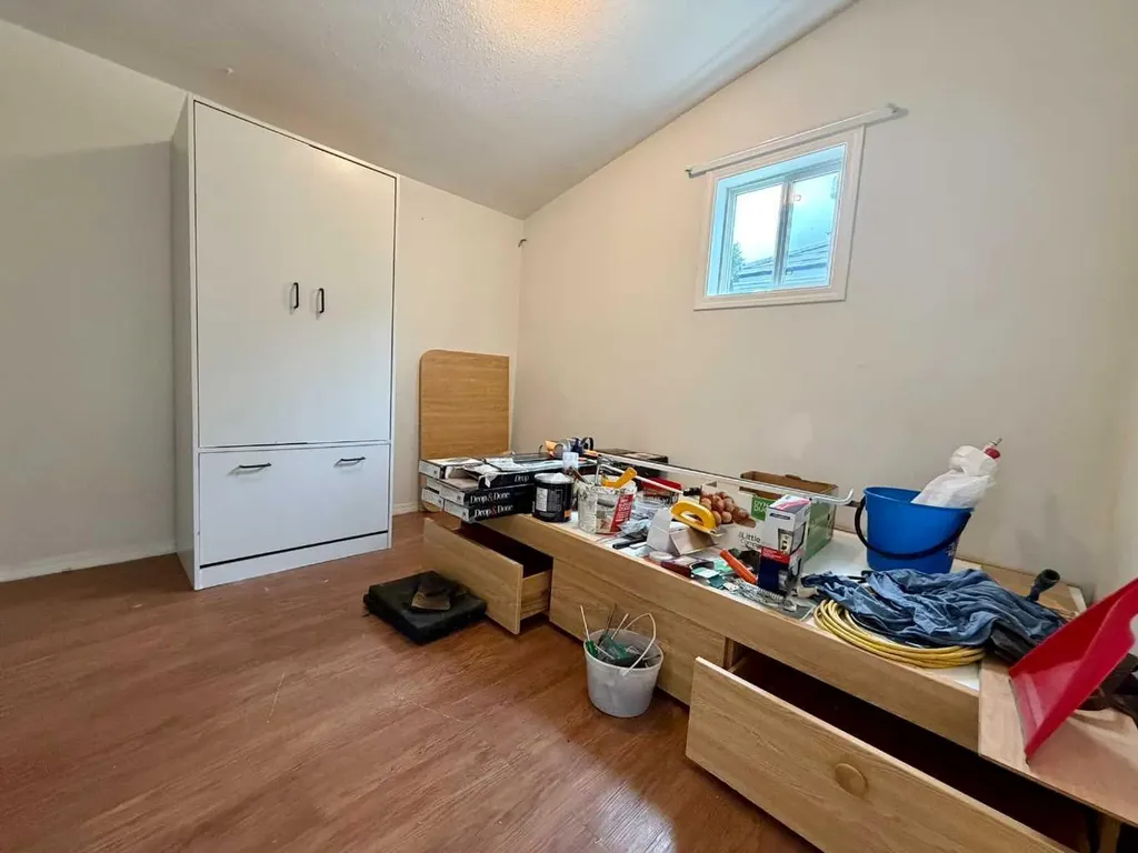 1236 1 Avenue Wainwright AB T9W 1G9