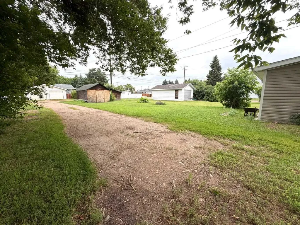 1236 1 Avenue Wainwright AB T9W 1G9