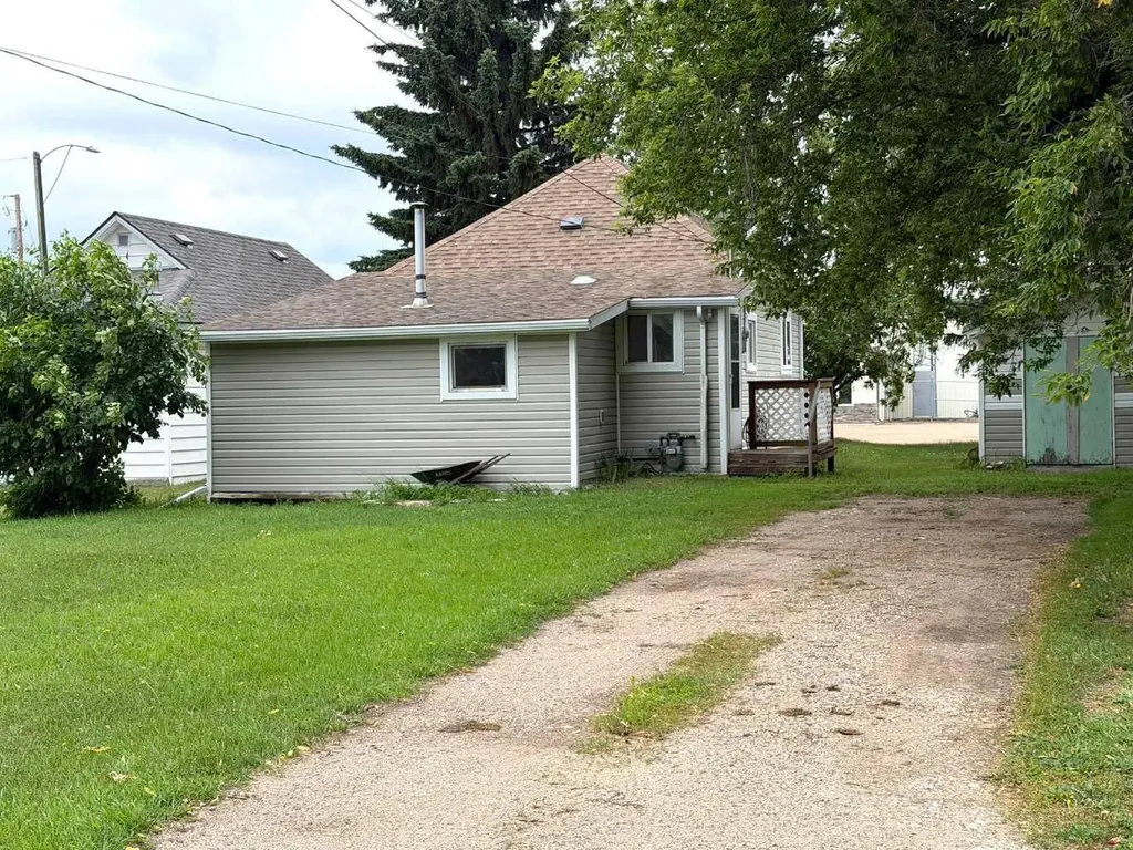 1236 1 Avenue Wainwright AB T9W 1G9