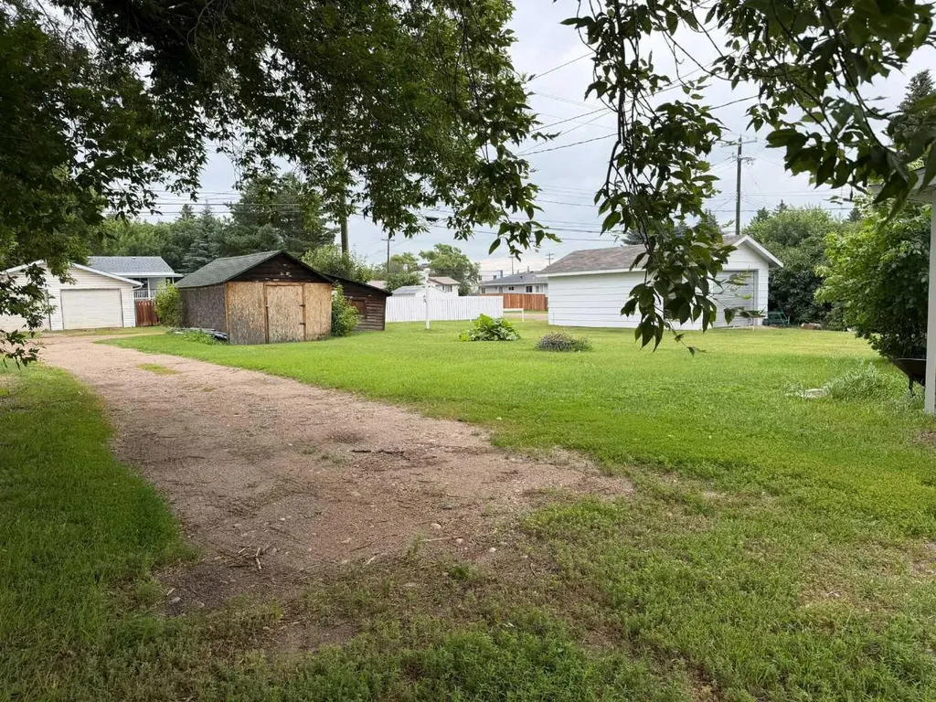 1236 1 Avenue Wainwright AB T9W 1G9