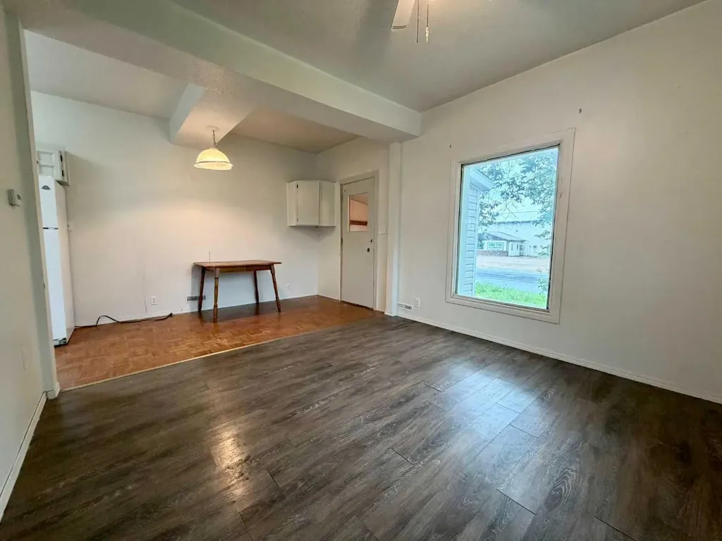 1236 1 Avenue Wainwright AB T9W 1G9
