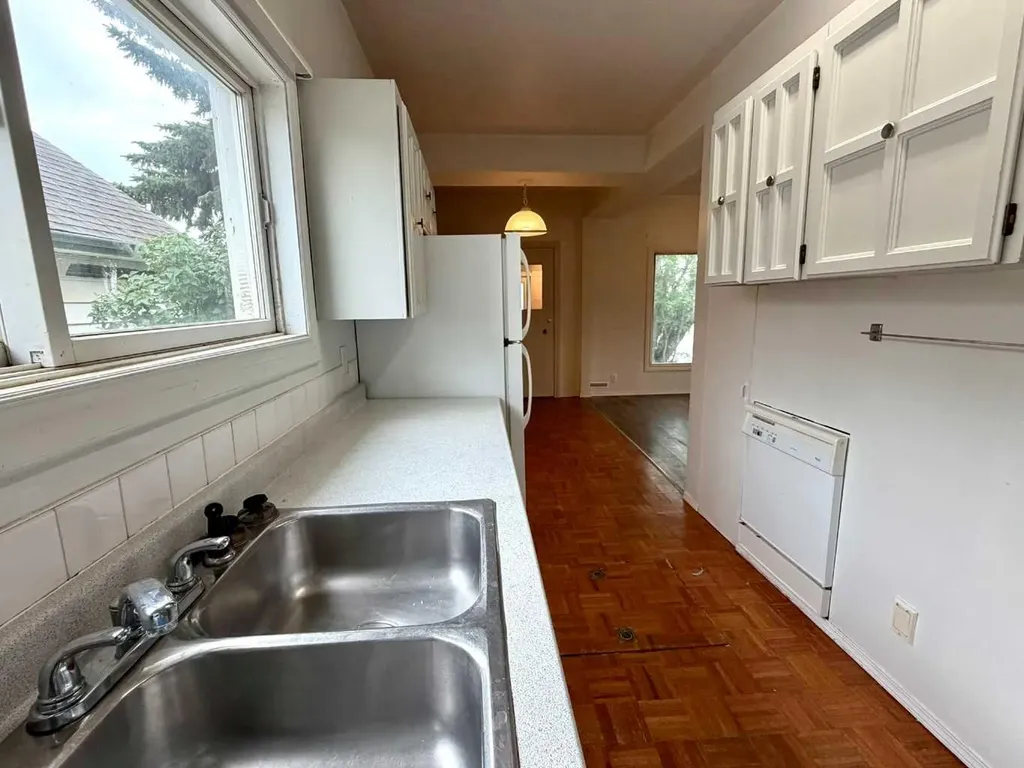 1236 1 Avenue Wainwright AB T9W 1G9
