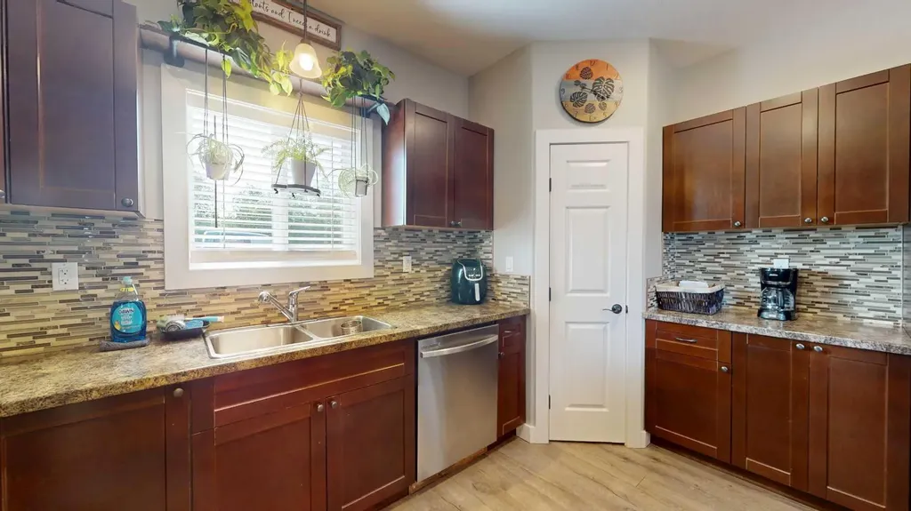 10 Destini Drive White Sands AB T0C 2L0