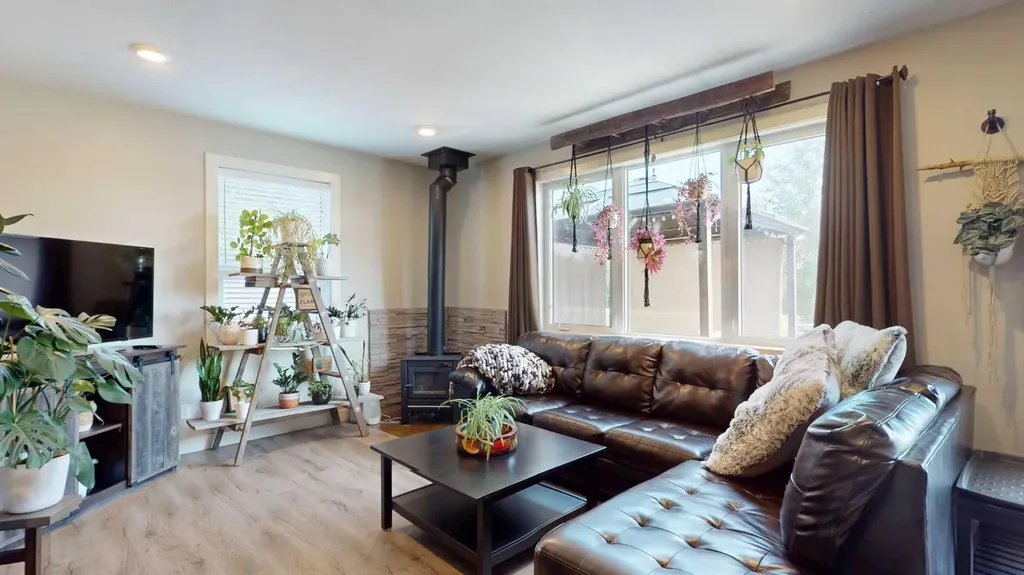 10 Destini Drive White Sands AB T0C 2L0