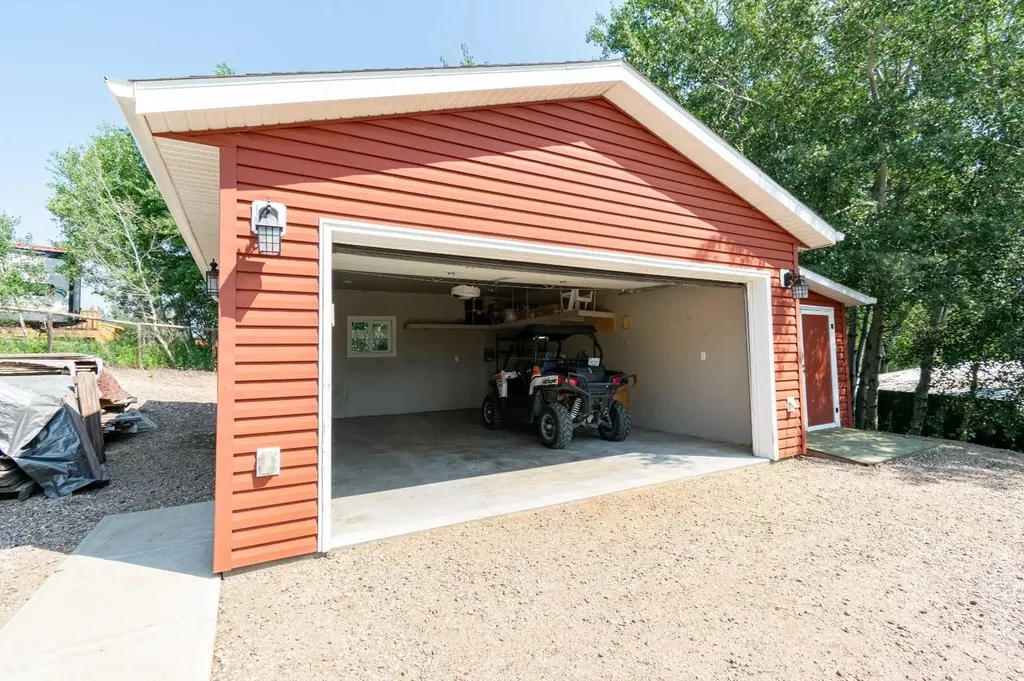 10 Destini Drive White Sands AB T0C 2L0