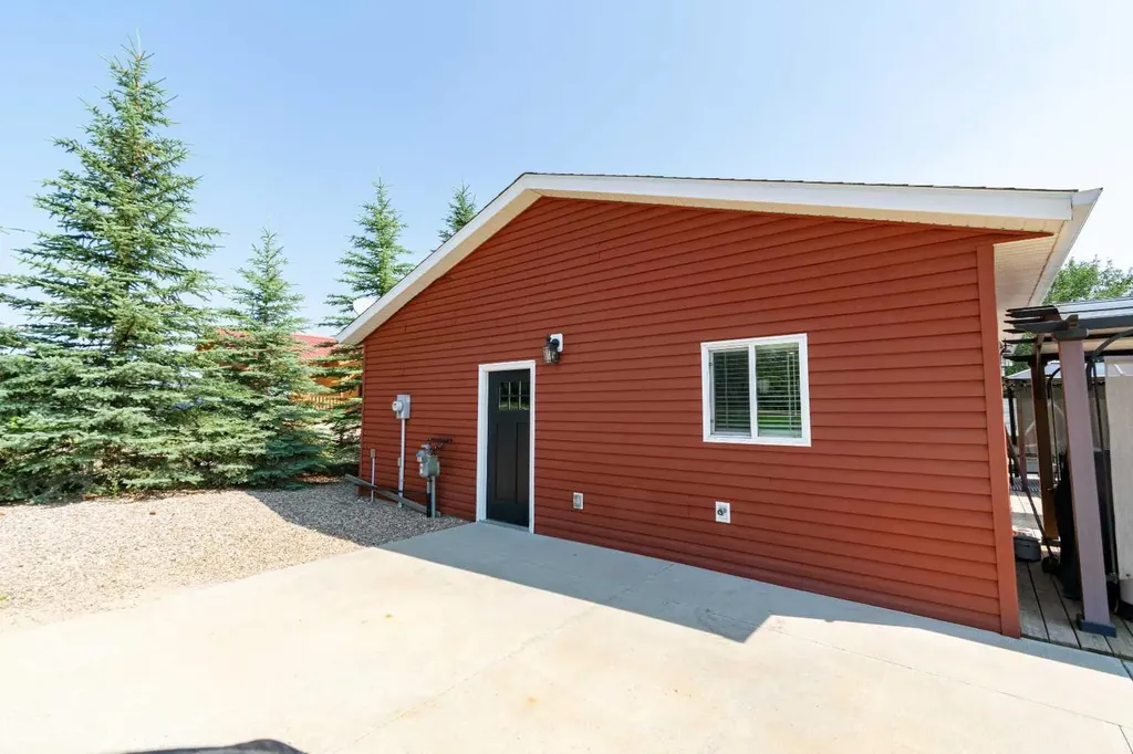 10 Destini Drive White Sands AB T0C 2L0