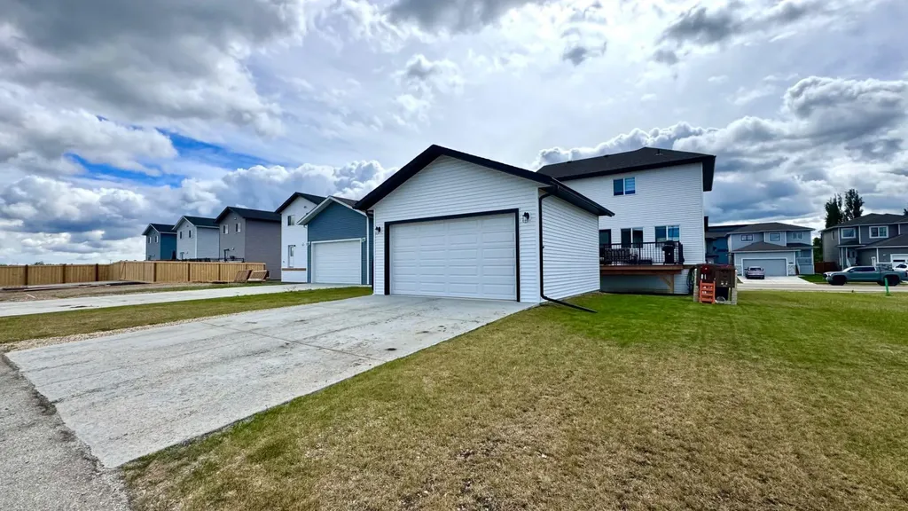 8606 72 Avenue Grande Prairie AB T8X0N9