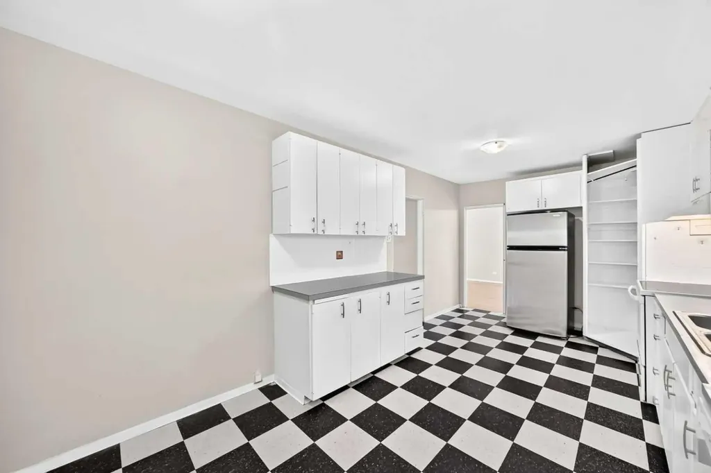 1735 38 Avenue SW Calgary AB T2T 2K3