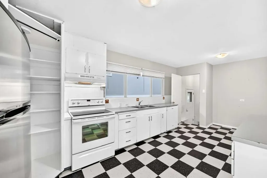 1735 38 Avenue SW Calgary AB T2T 2K3
