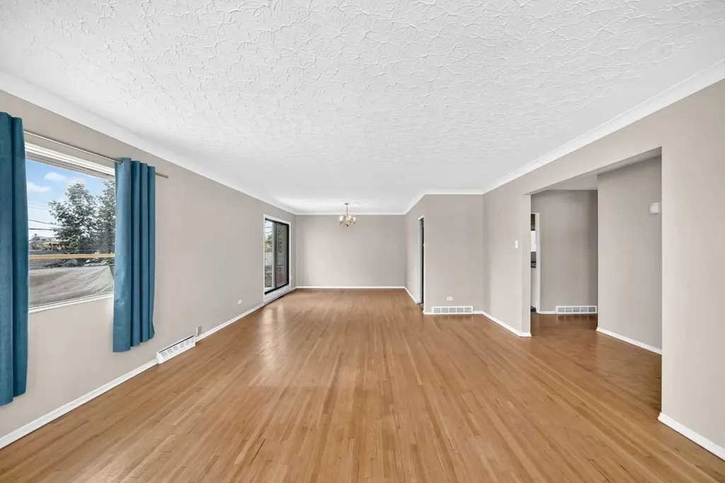 1735 38 Avenue SW Calgary AB T2T 2K3