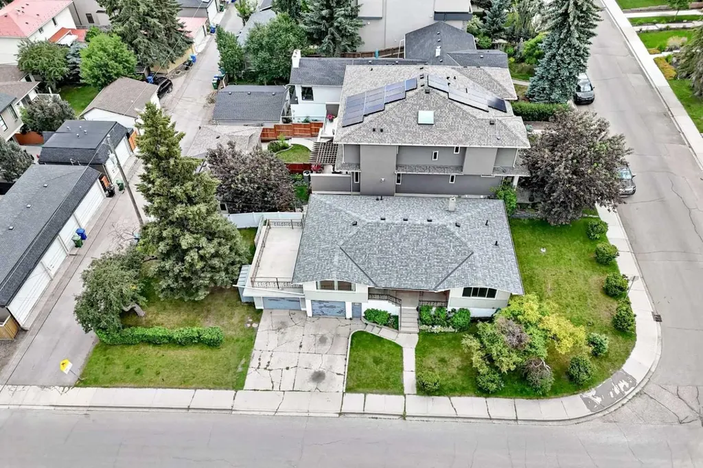 1735 38 Avenue SW Calgary AB T2T 2K3