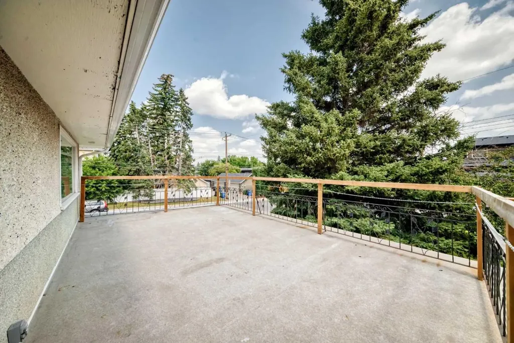 1735 38 Avenue SW Calgary AB T2T 2K3