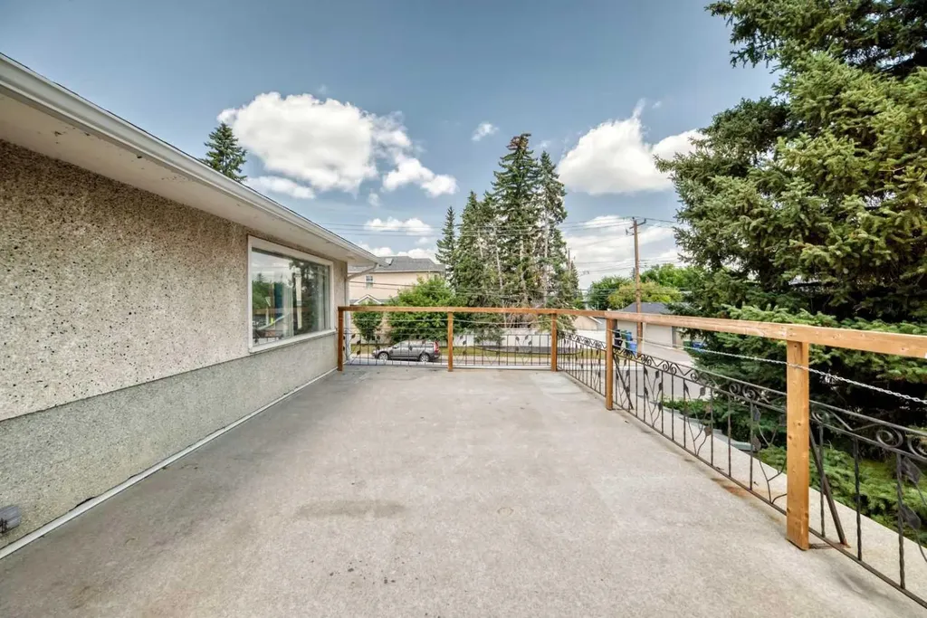1735 38 Avenue SW Calgary AB T2T 2K3