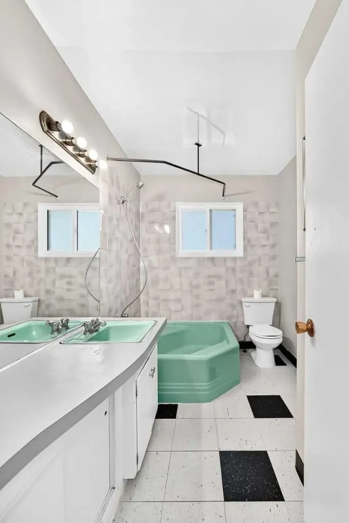 1735 38 Avenue SW Calgary AB T2T 2K3