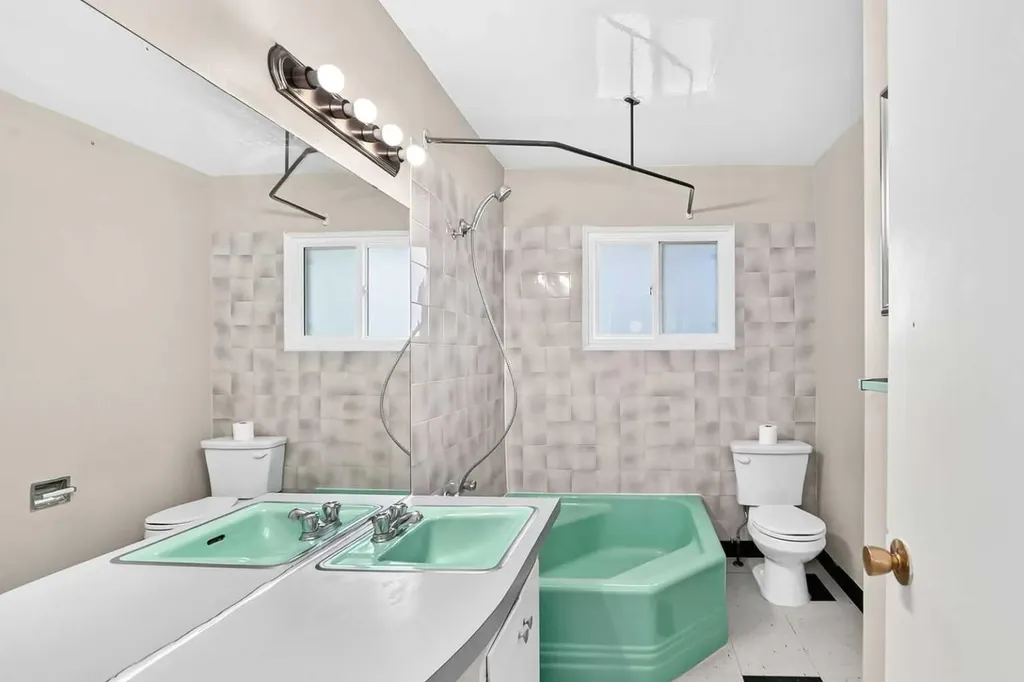 1735 38 Avenue SW Calgary AB T2T 2K3