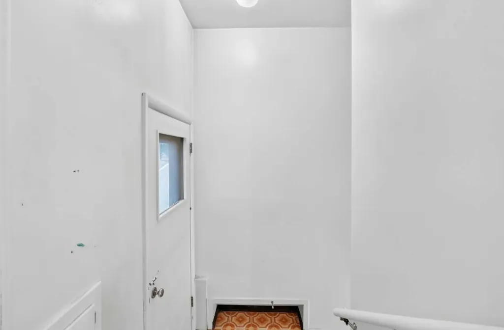 1735 38 Avenue SW Calgary AB T2T 2K3