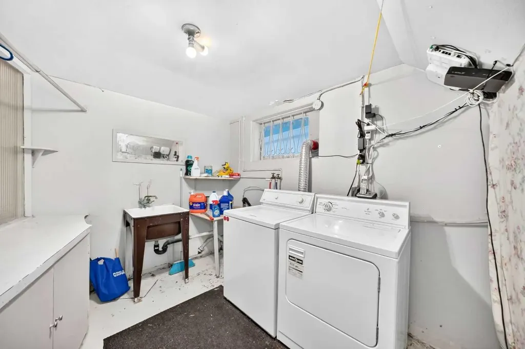 1735 38 Avenue SW Calgary AB T2T 2K3