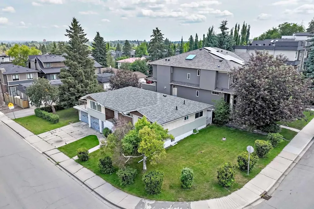 1735 38 Avenue SW Calgary AB T2T 2K3