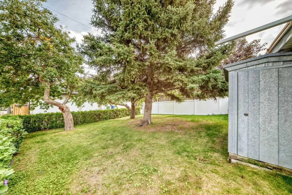 1735 38 Avenue SW Calgary AB T2T 2K3