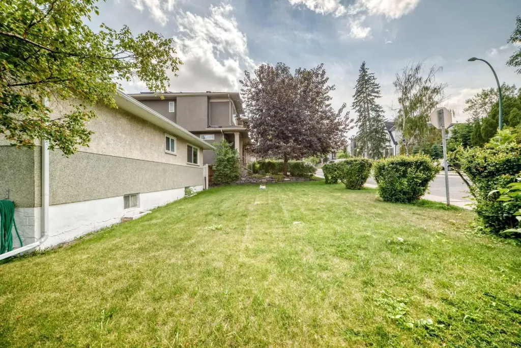 1735 38 Avenue SW Calgary AB T2T 2K3