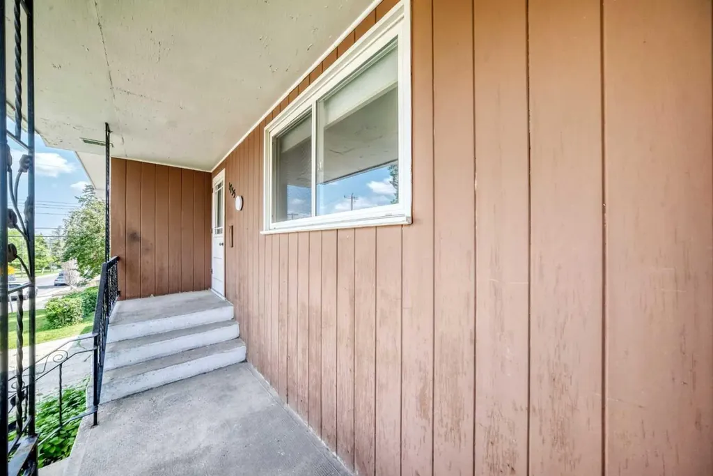 1735 38 Avenue SW Calgary AB T2T 2K3