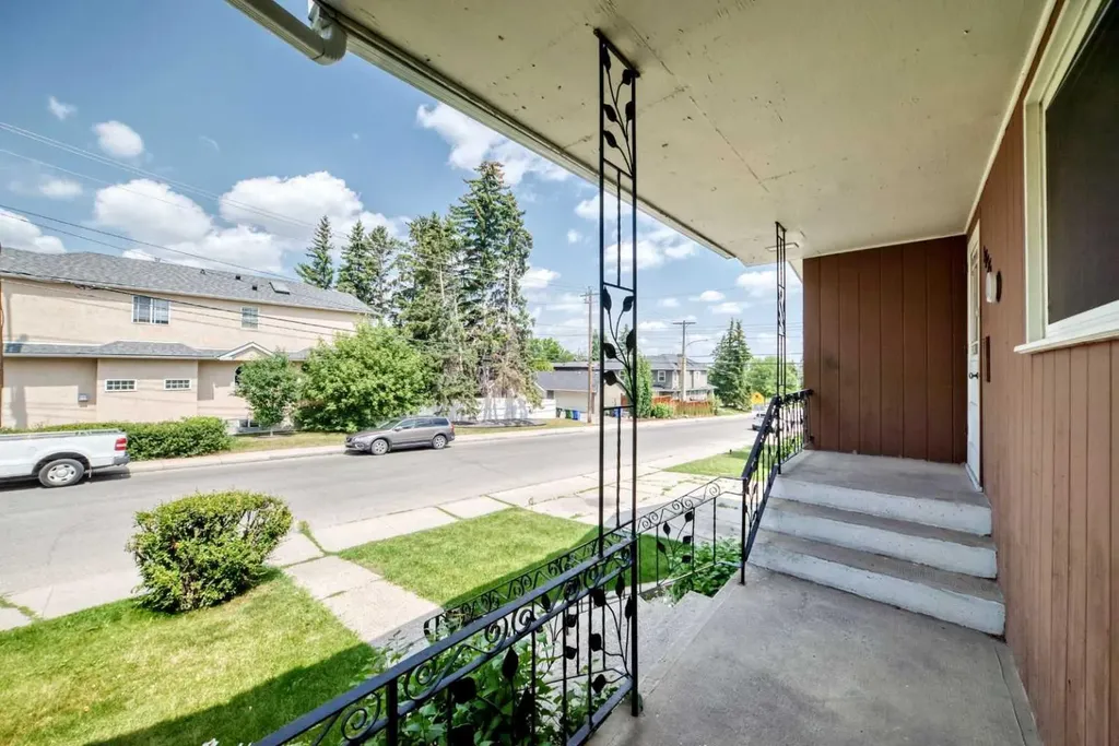 1735 38 Avenue SW Calgary AB T2T 2K3