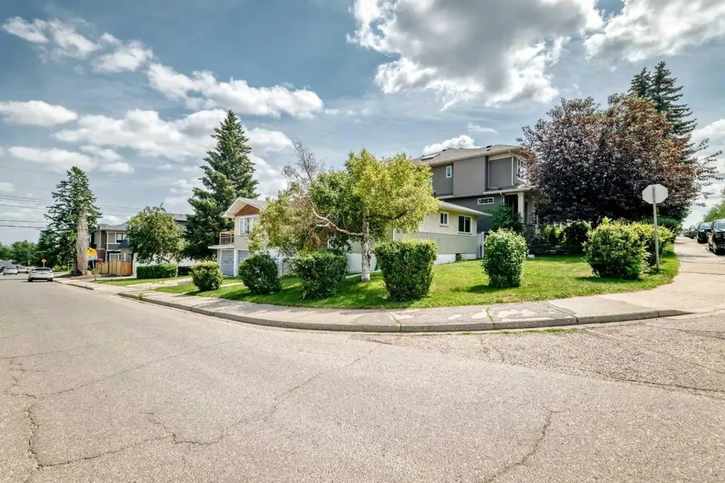 1735 38 Avenue SW Calgary AB T2T 2K3