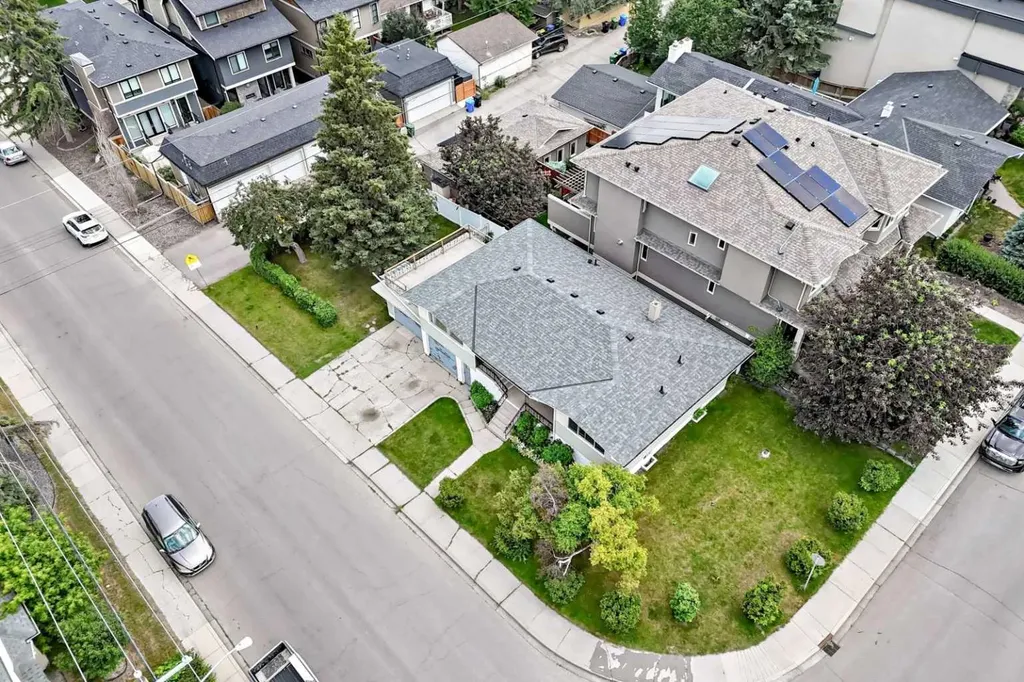 1735 38 Avenue SW Calgary AB T2T 2K3