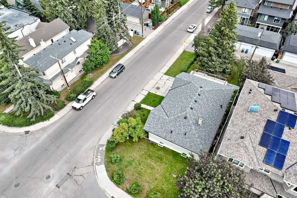 1735 38 Avenue SW Calgary AB T2T 2K3
