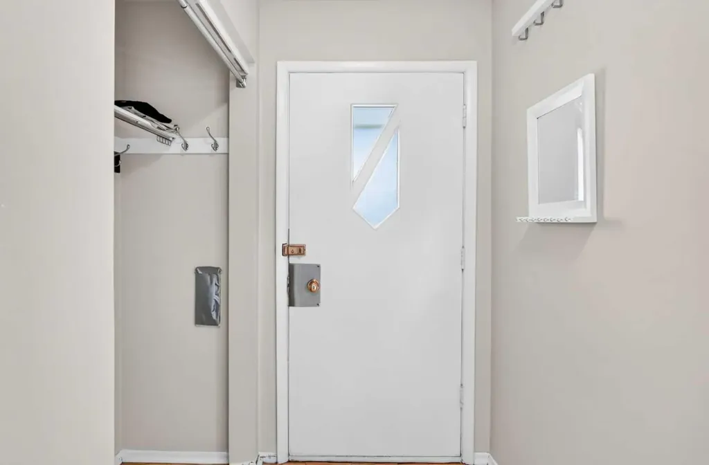 1735 38 Avenue SW Calgary AB T2T 2K3